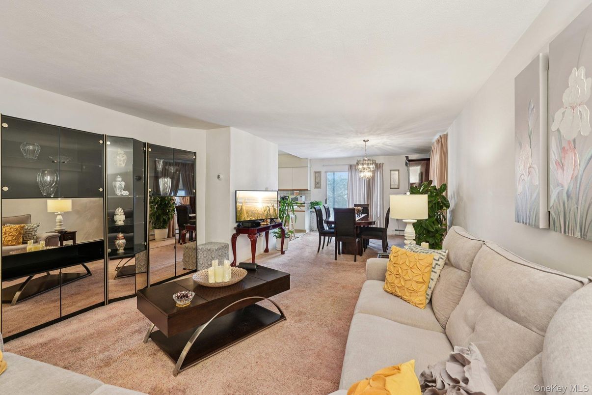 Chandelier, Dining room, Interior, Living room