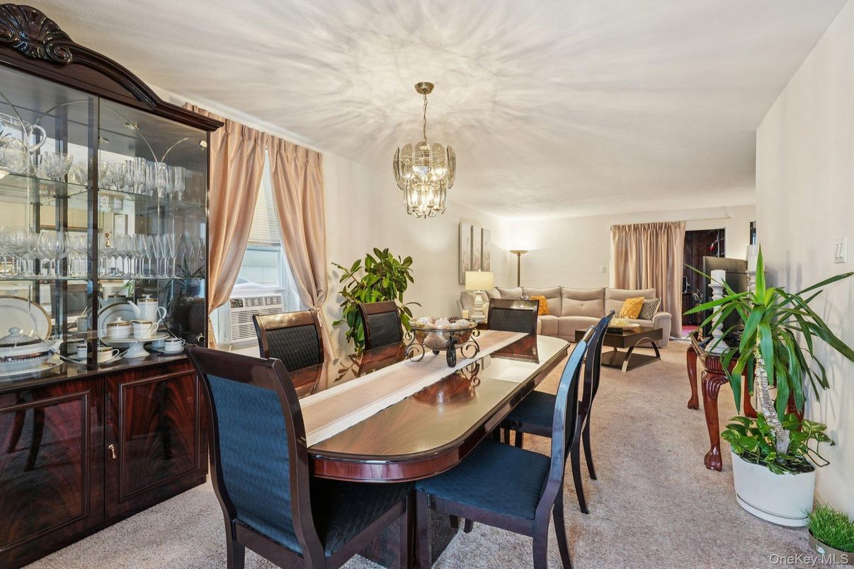 Chandelier, Dining room, Interior, Living room