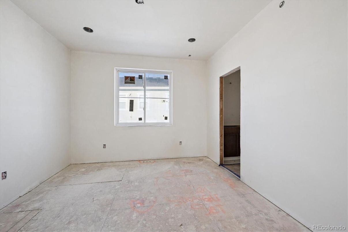 Empty room, Interior, Recessed Lighting