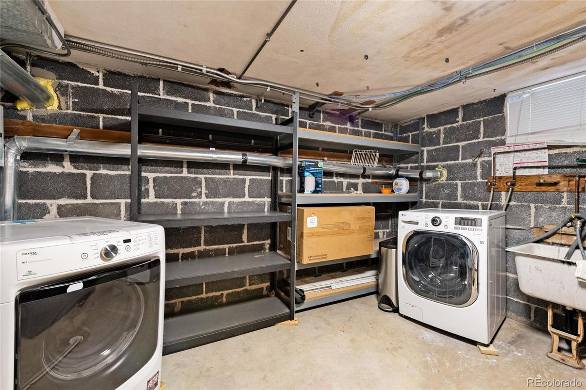 Garage, Interior, Washer