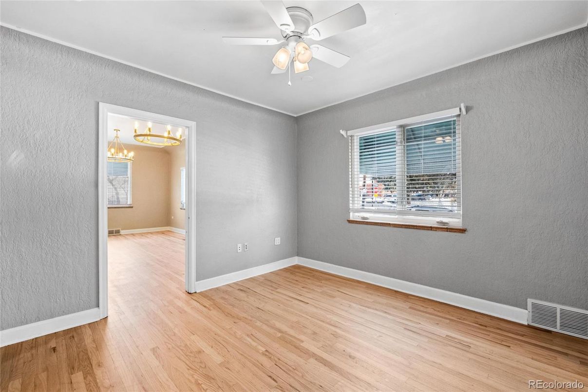 Chandelier, Empty room, Interior, Wood Texture Flooring