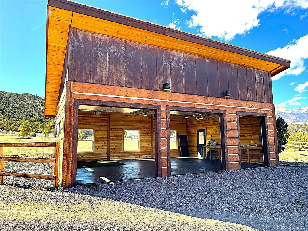 Exterior, Facade, Log Home