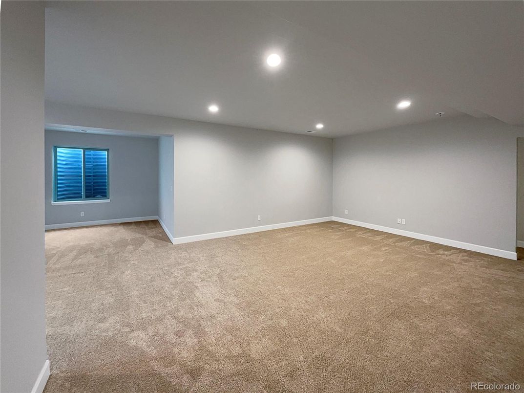 Empty room, Interior, Recessed Lighting