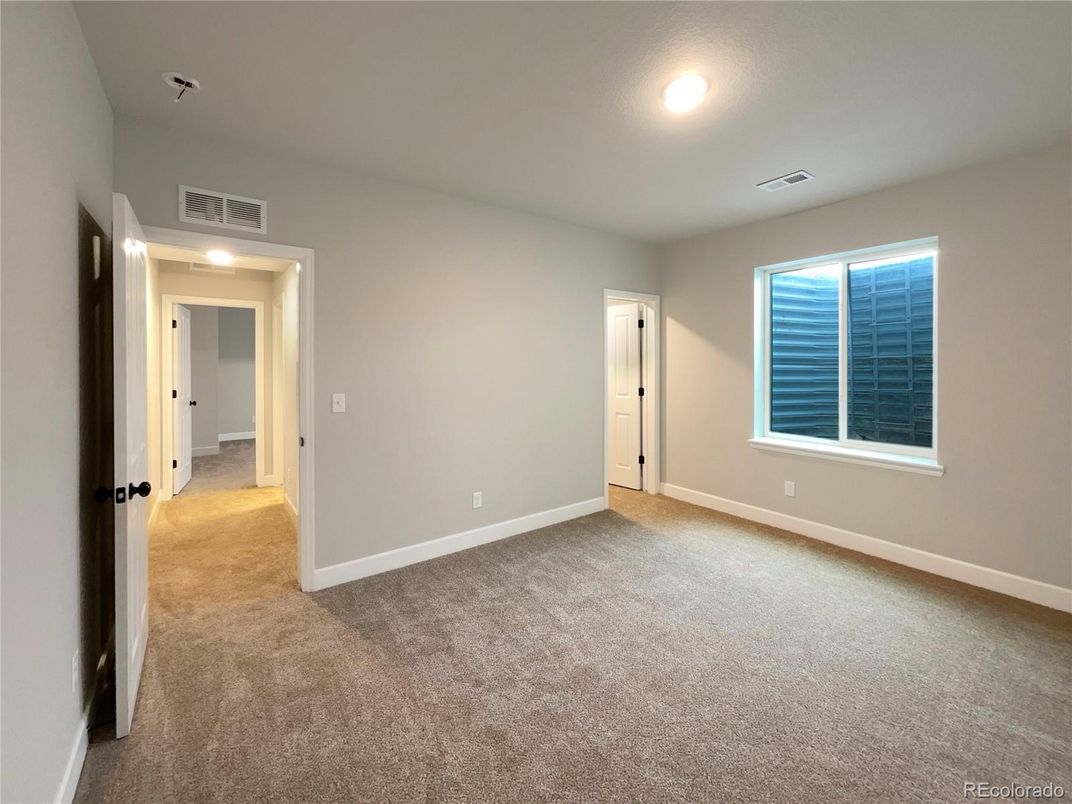Empty room, Interior, Recessed Lighting