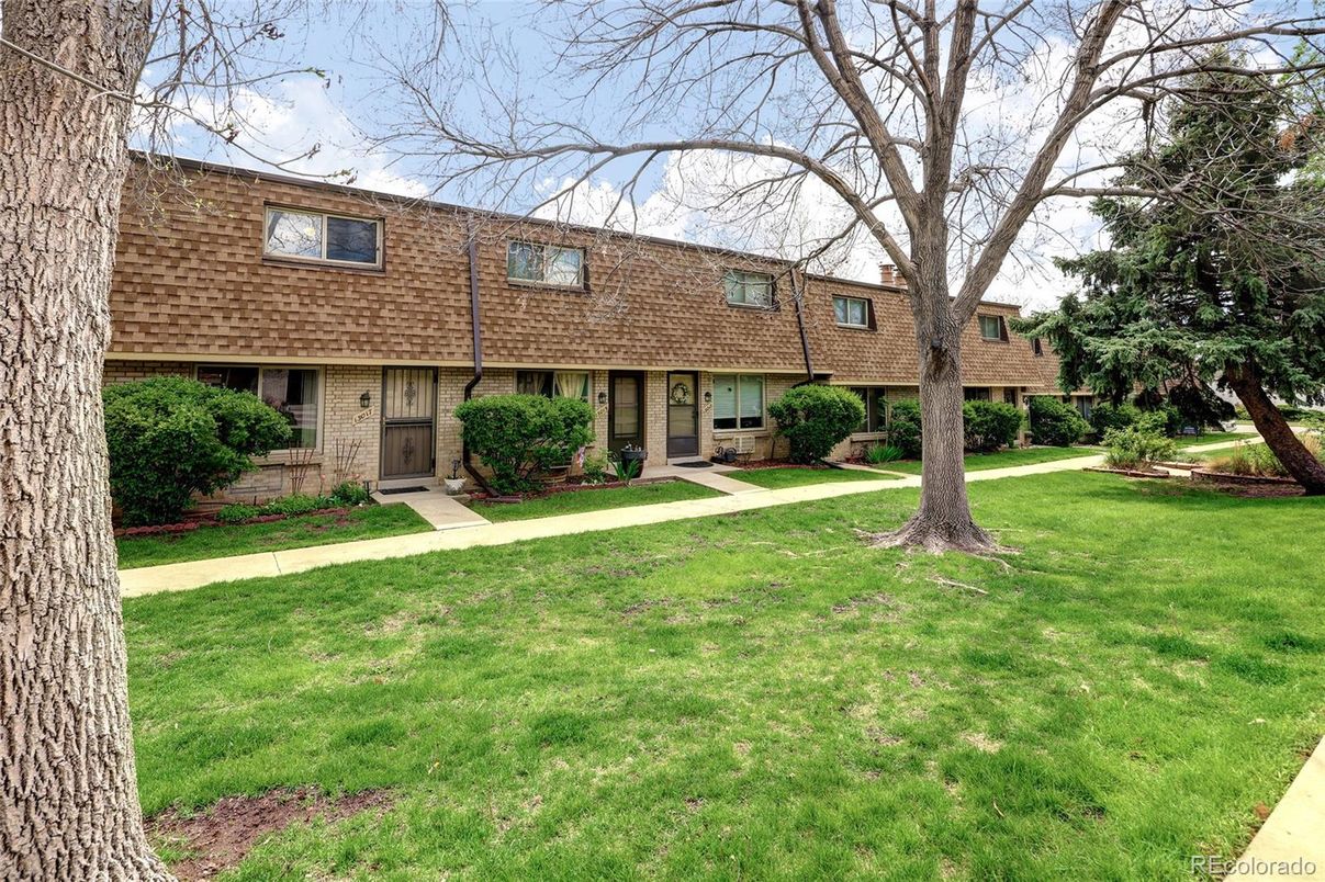 Backyard, Exterior, Facade, Brick Facade, Cape Cod