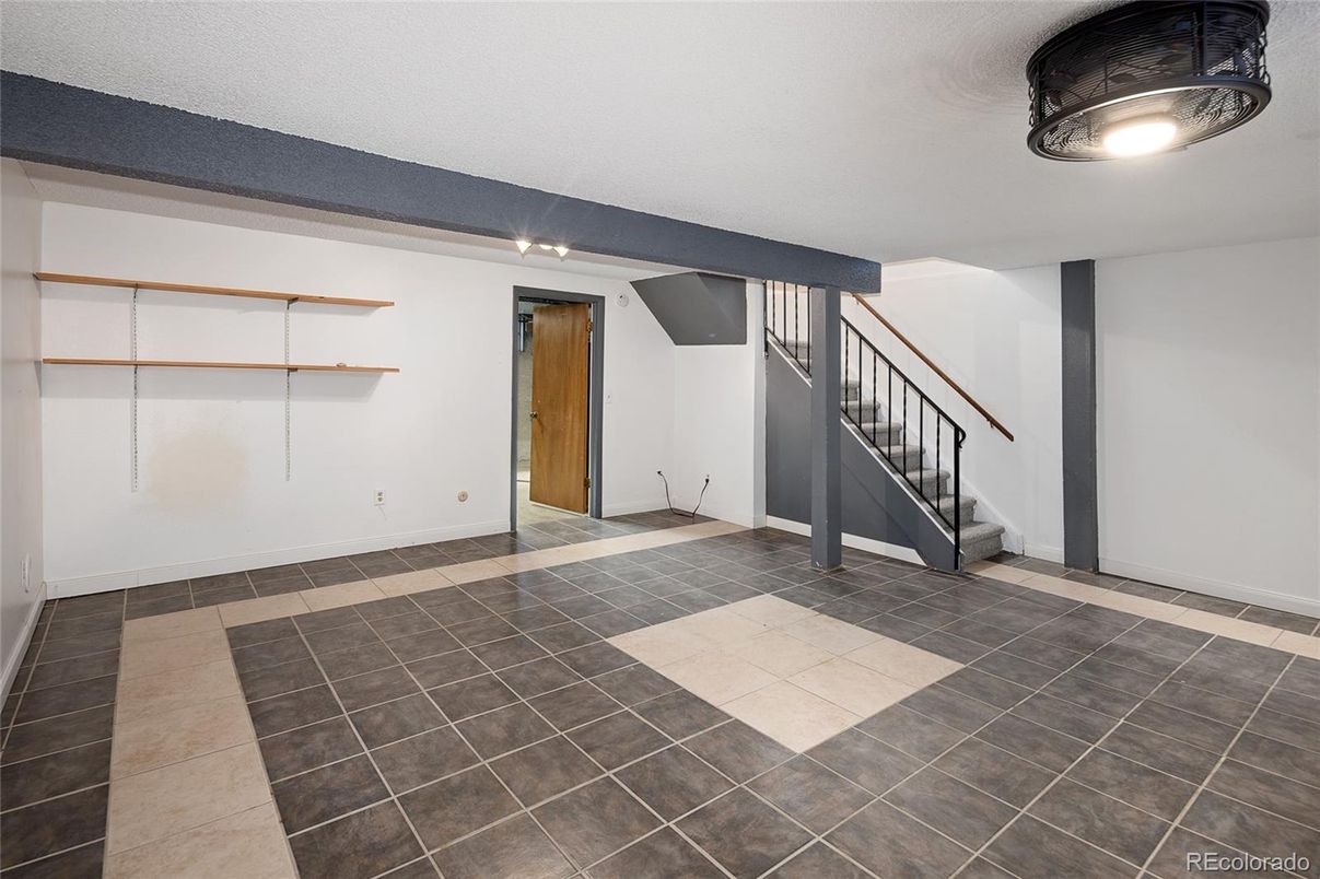 Empty room, Interior, Recessed Lighting