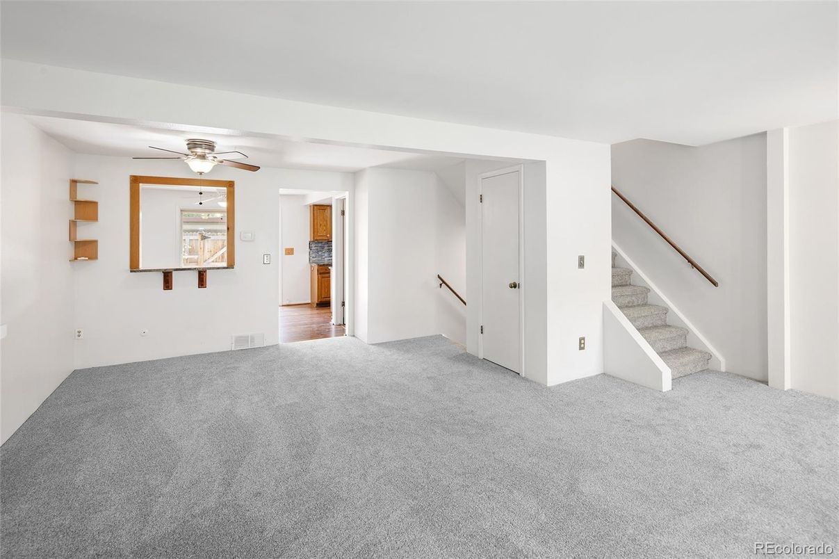 Empty room, Interior