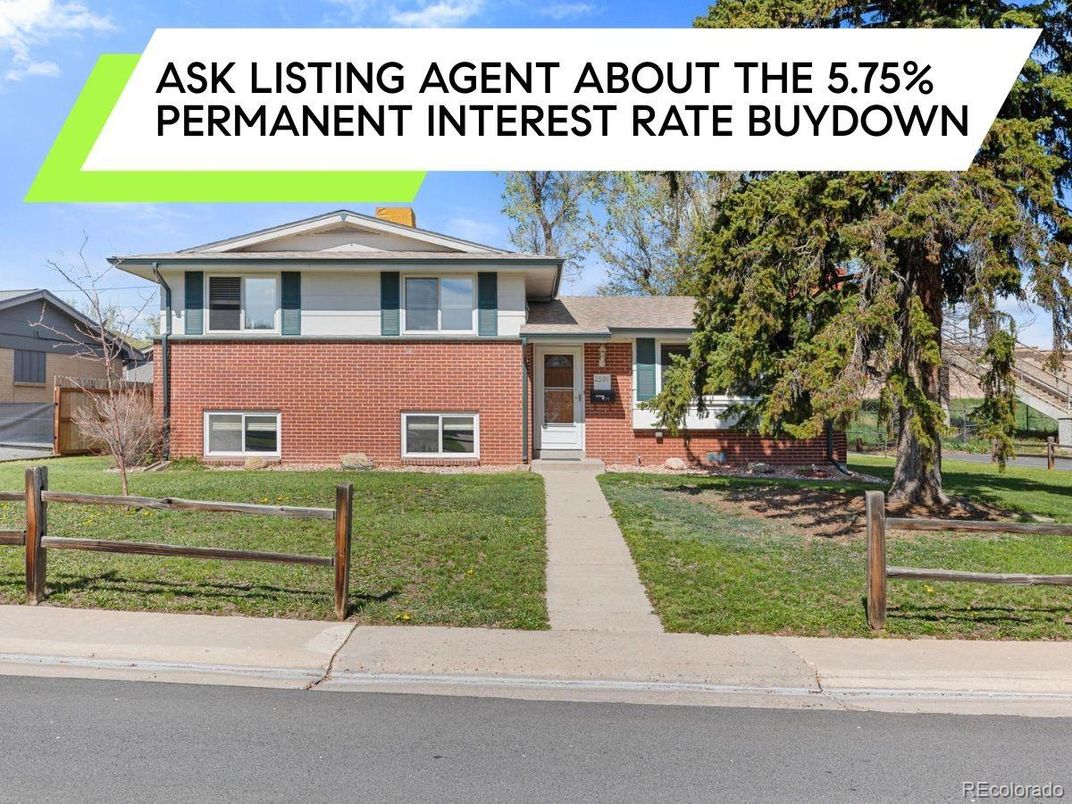 Exterior, Facade, Brick Facade, Split Level