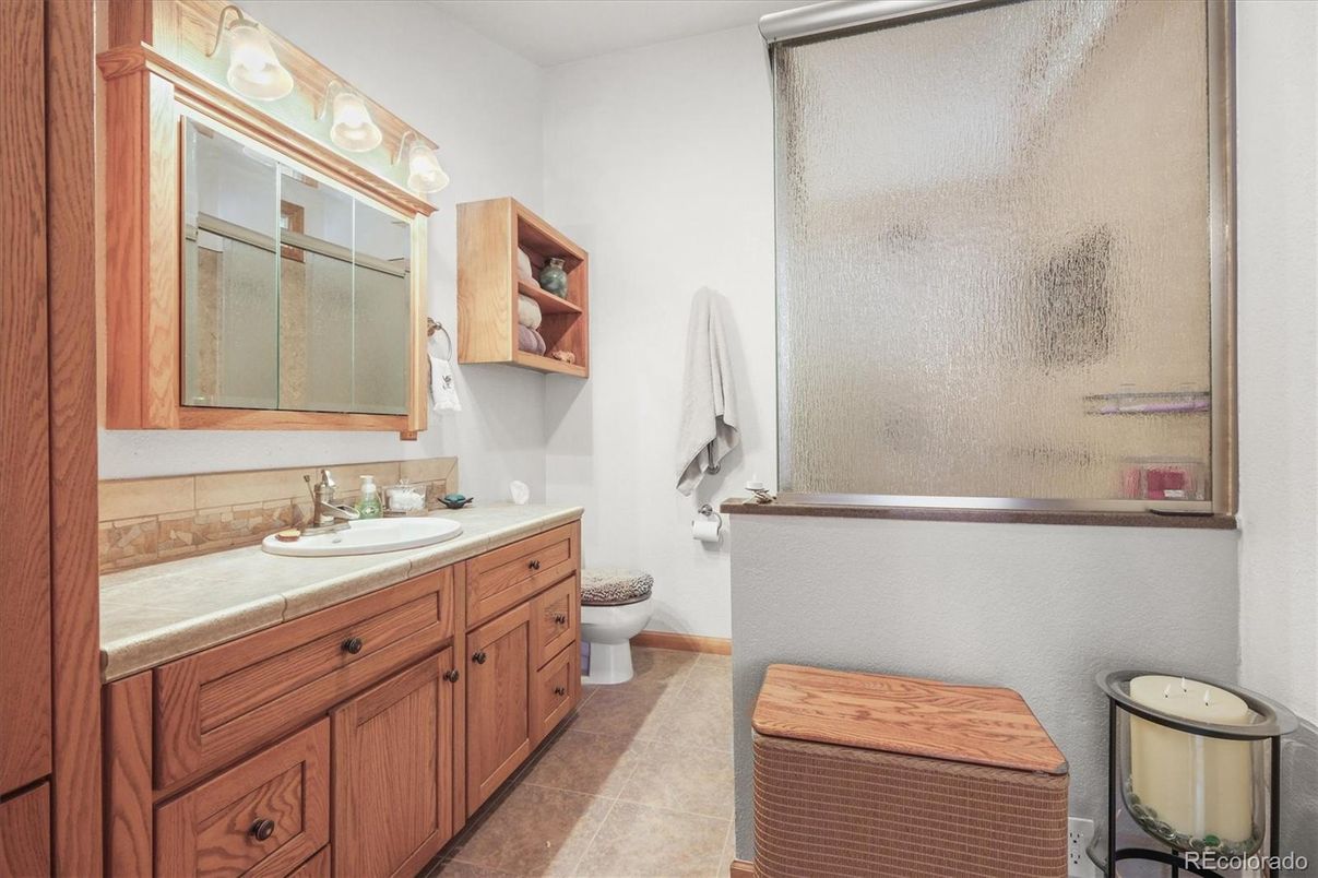 Bathroom, Interior, Tile Countertops