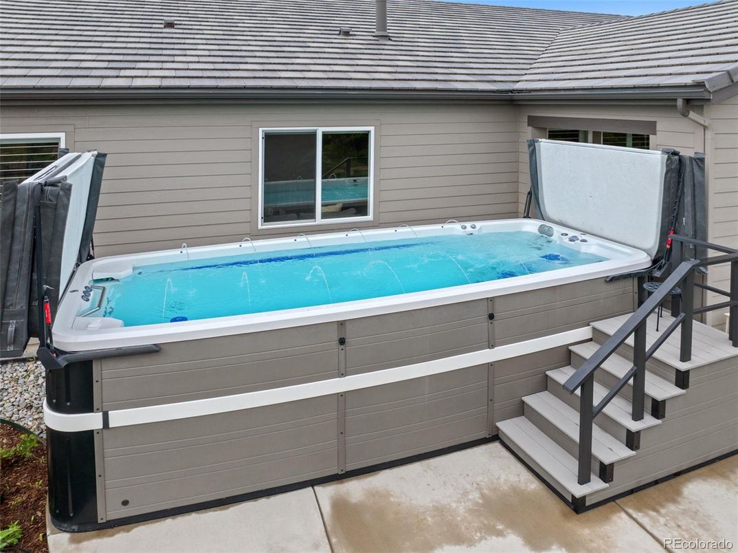 Exterior, Hot Tub