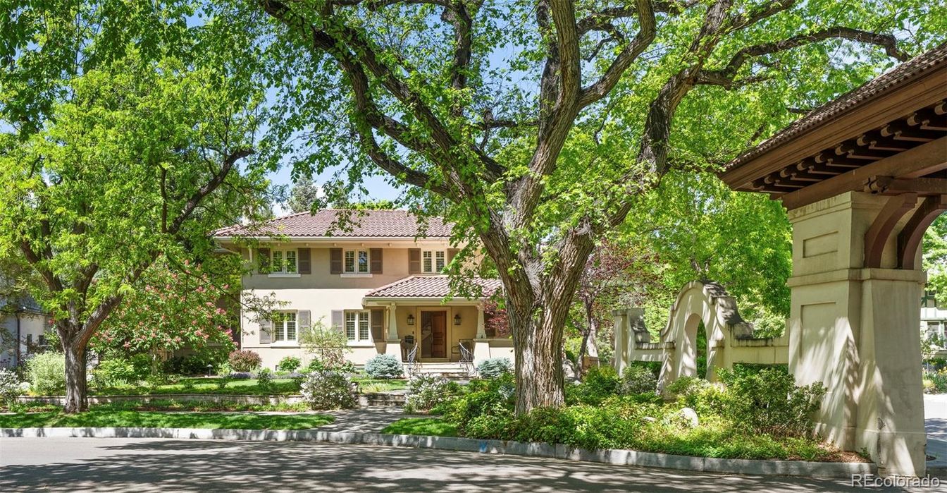 Exterior, Facade, Mediterranean