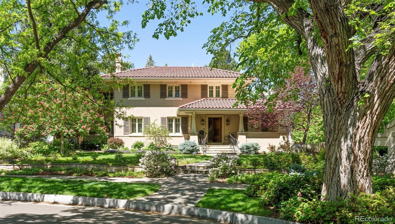 Exterior, Facade, Mediterranean