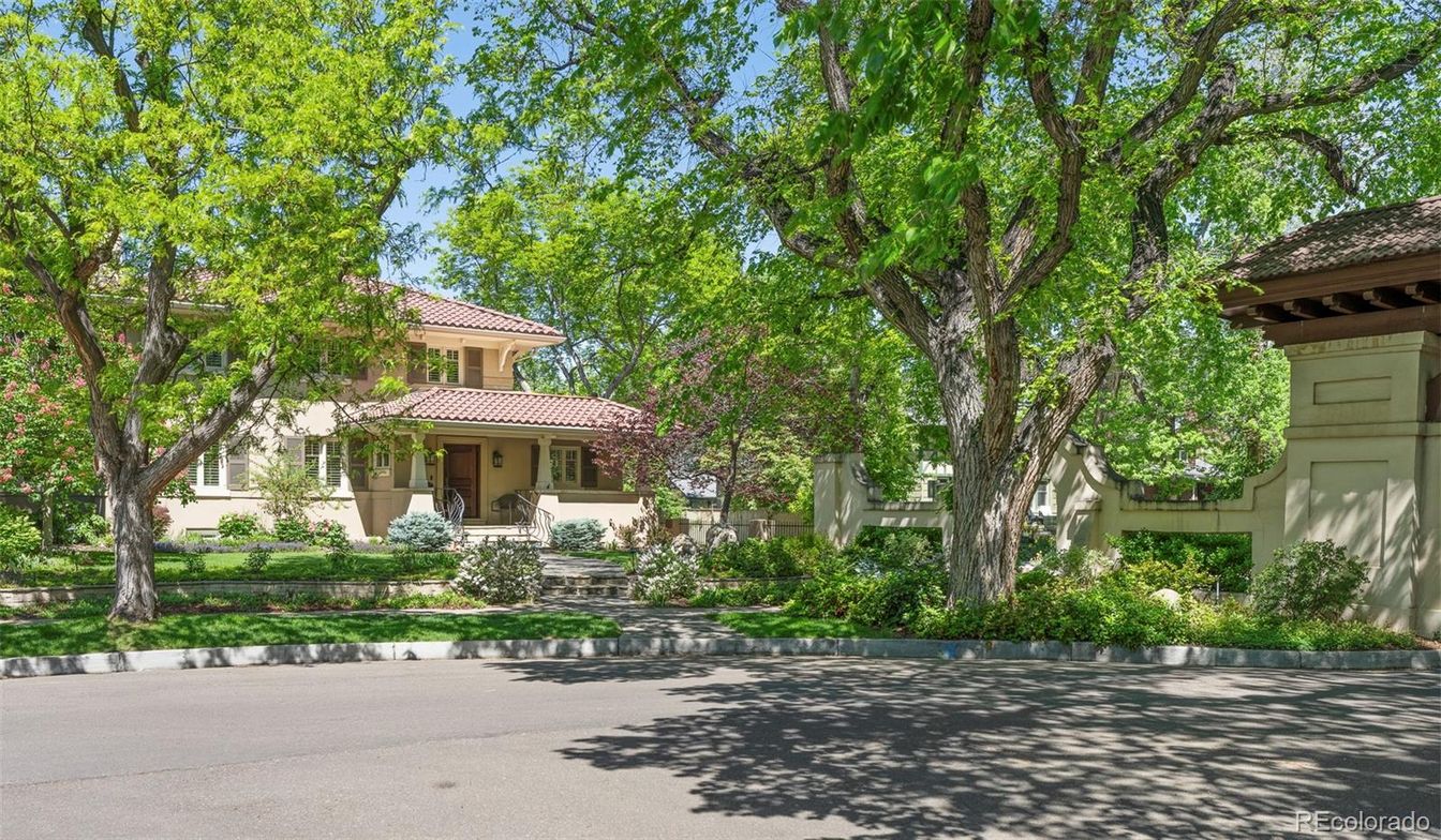 Exterior, Facade, Mediterranean