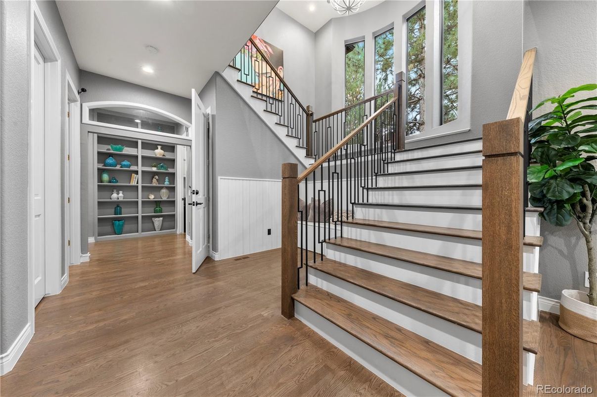 Interior, Recessed Lighting, Wood Texture Flooring