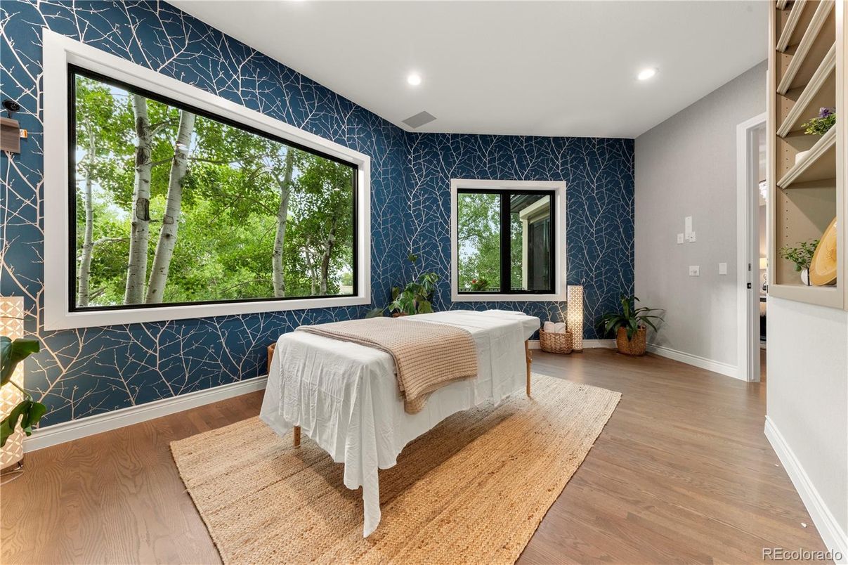 Interior, Recessed Lighting, Wood Texture Flooring