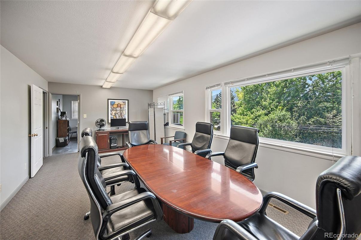 Home Office, Interior