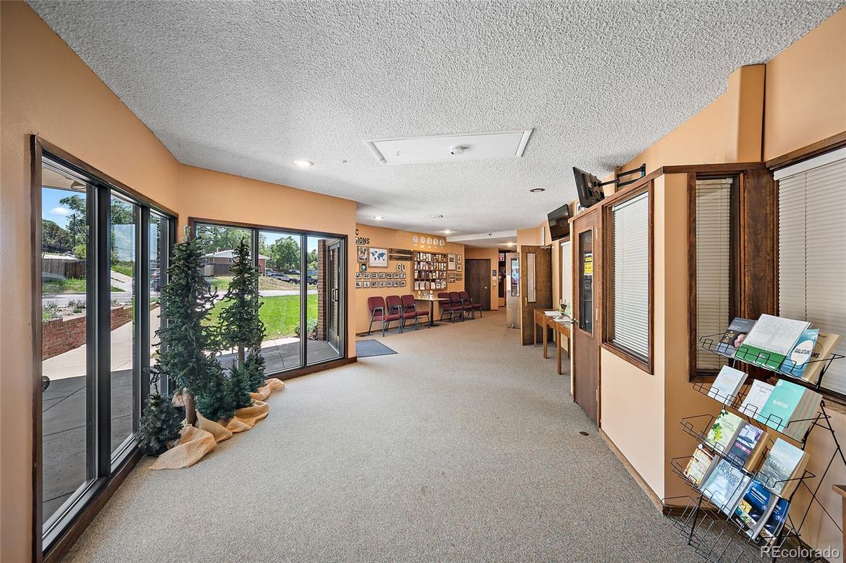Dining room, Interior, Recessed Lighting