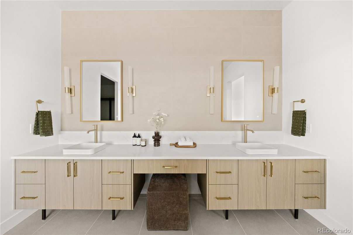 Bathroom, Dual Sink Vanities, Interior
