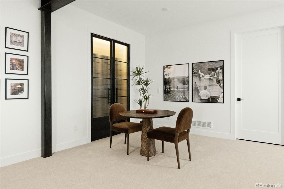 Dining room, Interior