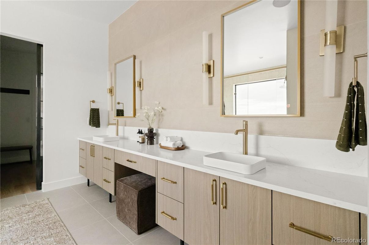 Bathroom, Dual Sink Vanities, Interior