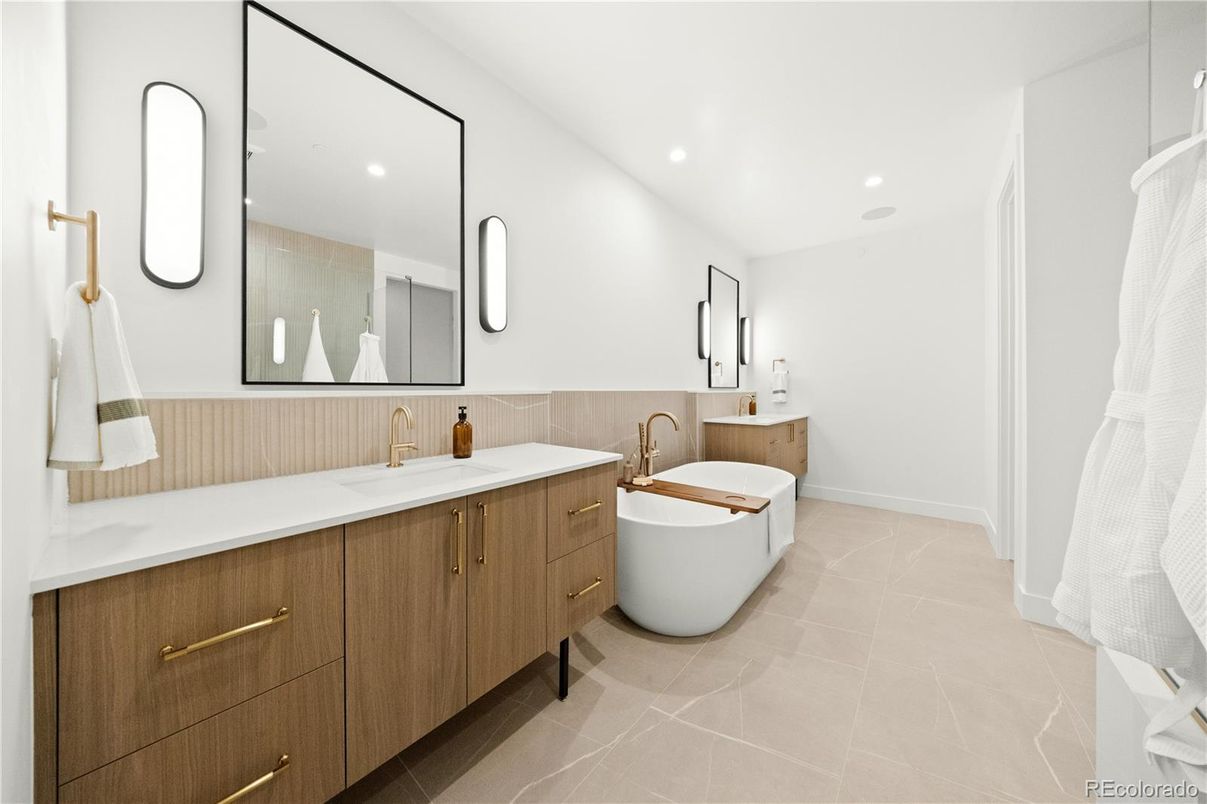 Bathroom, Dual Sink Vanities, Free Standing Baths, Interior, Recessed Lighting