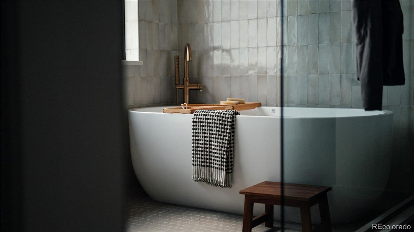 Bathroom, Free Standing Baths, Interior