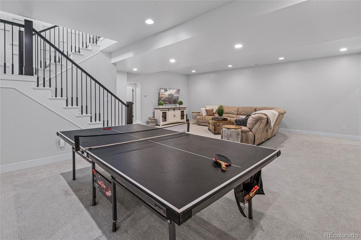 Game Room, Interior, Recessed Lighting