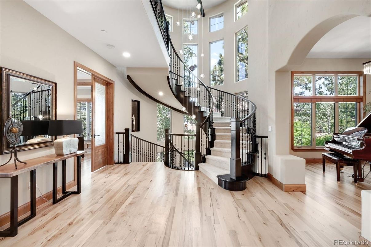 Interior, Piano, Recessed Lighting, Wood Texture Flooring