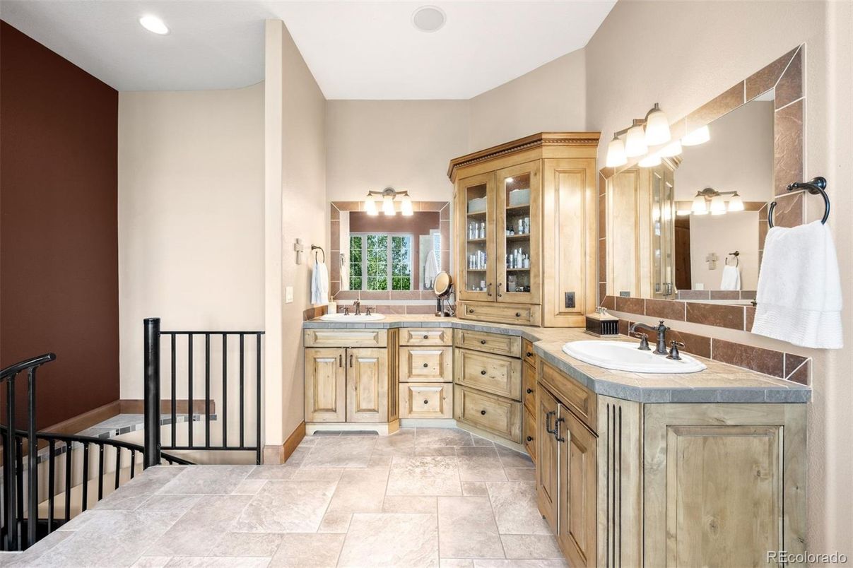 Bathroom, Dual Sink Vanities, Interior, Recessed Lighting