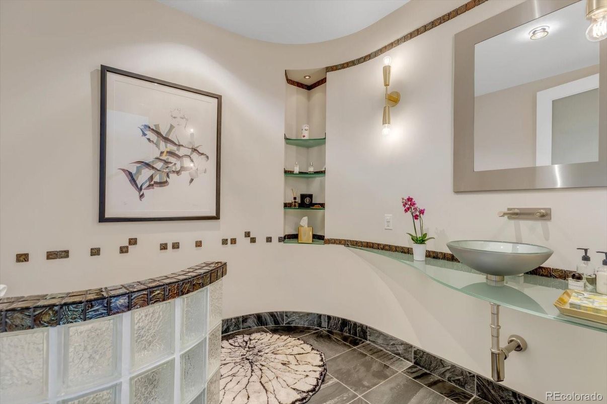 Bathroom, Interior, Recessed Lighting