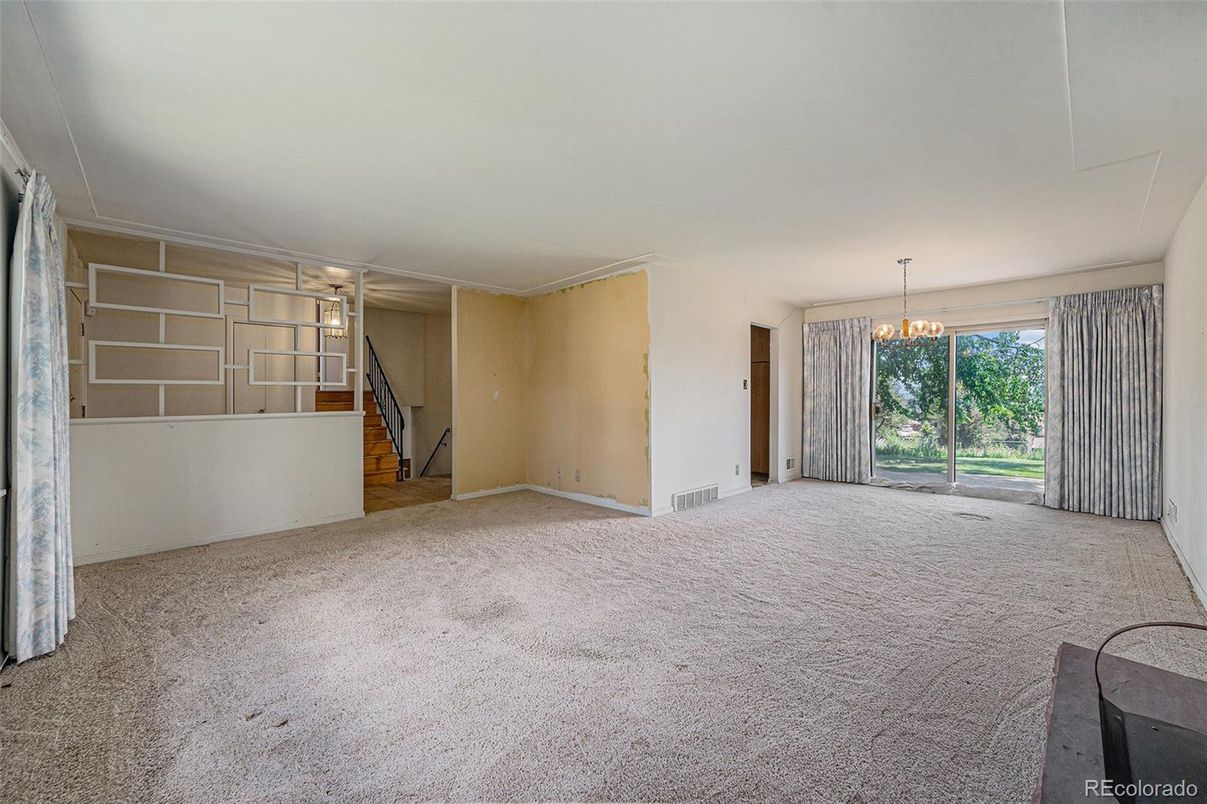 Chandelier, Empty room, Interior