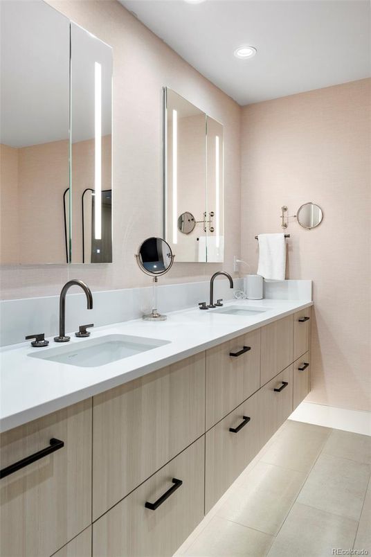 Bathroom, Dual Sink Vanities, Interior, Recessed Lighting