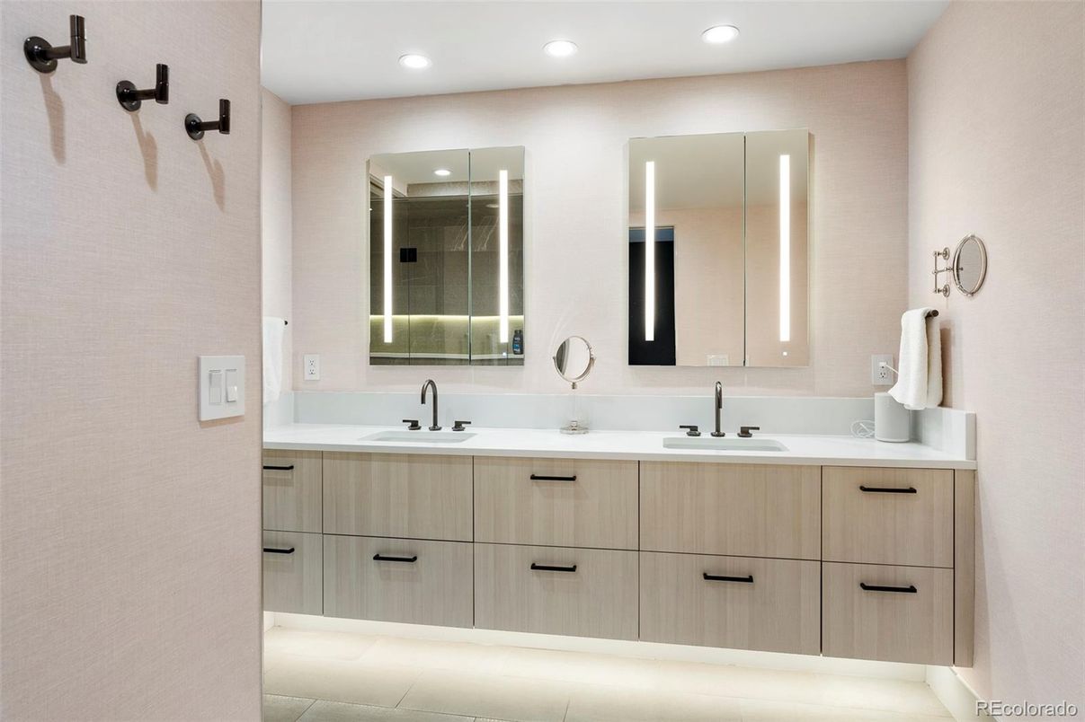 Bathroom, Dual Sink Vanities, Interior, Recessed Lighting