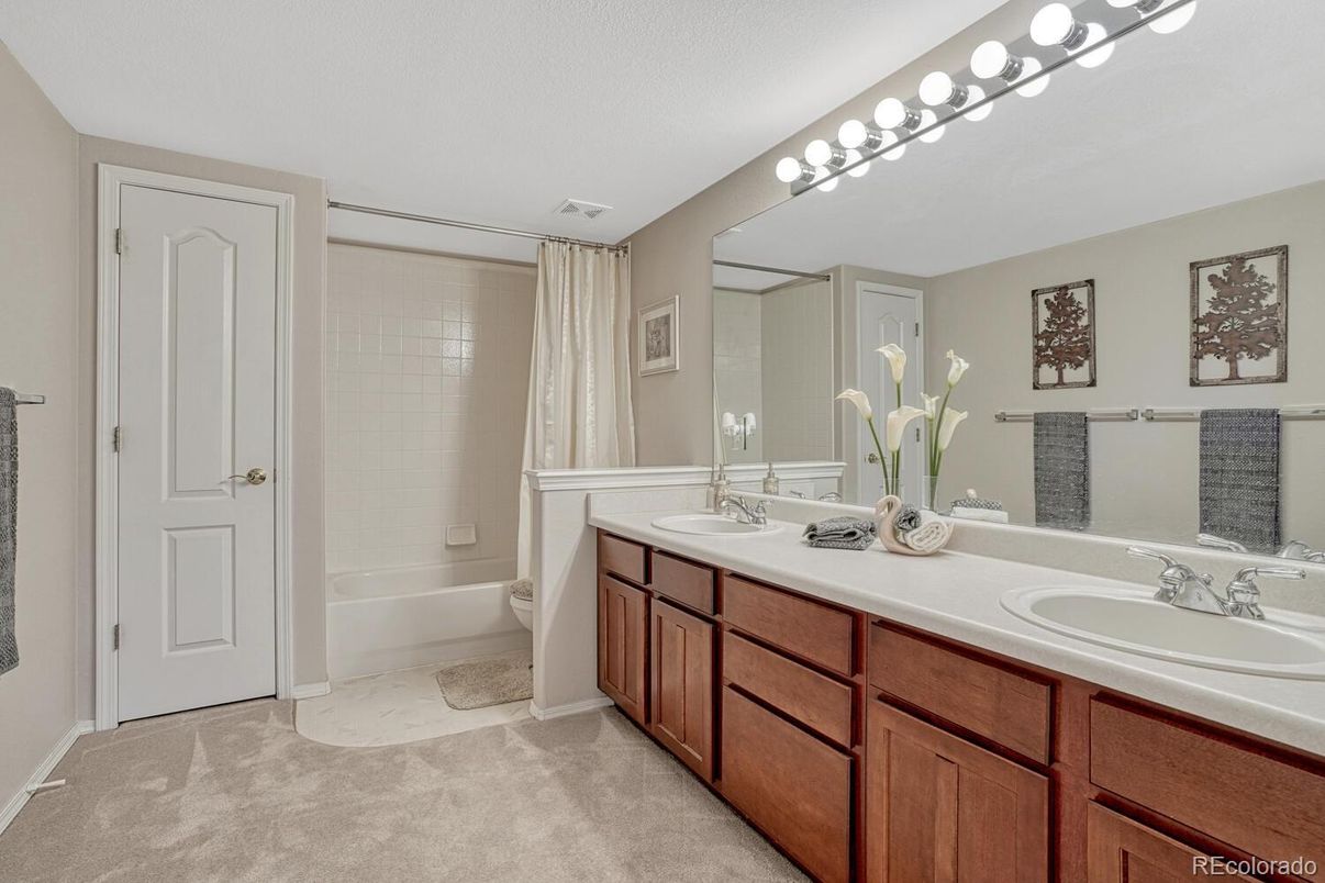 Bathroom, Dual Sink Vanities, Interior