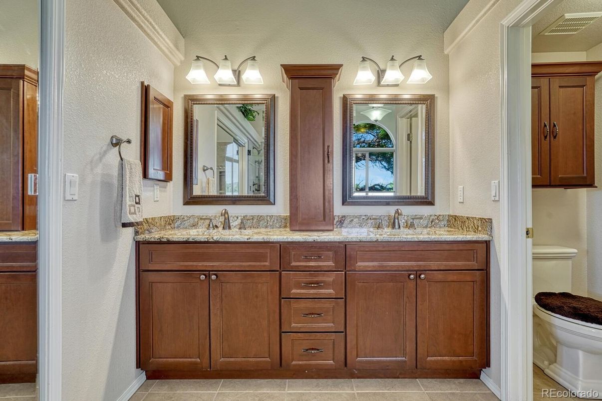 Bathroom, Dual Sink Vanities, Interior