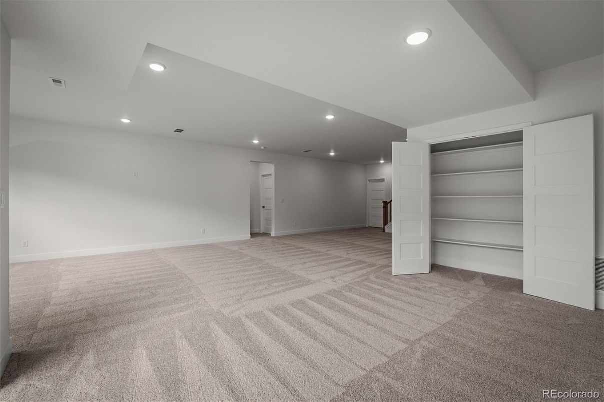 Empty room, Interior, Recessed Lighting