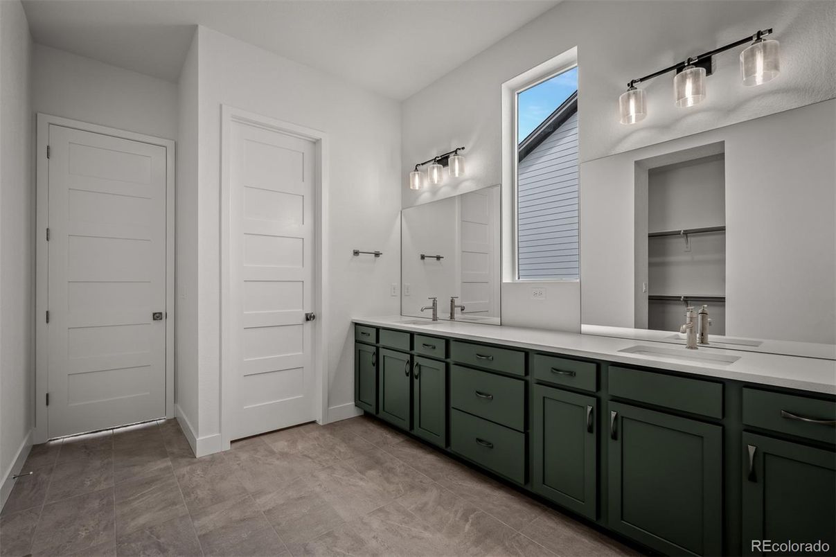Bathroom, Dual Sink Vanities, Interior