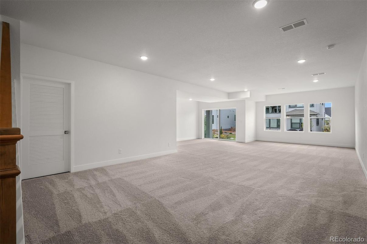 Empty room, Interior, Recessed Lighting