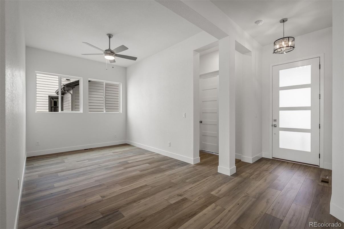 Empty room, Interior, Pendant Lights, Wood Texture Flooring