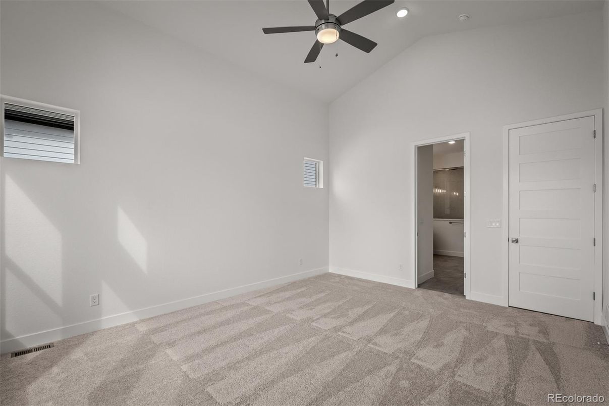 Empty room, Interior, Recessed Lighting
