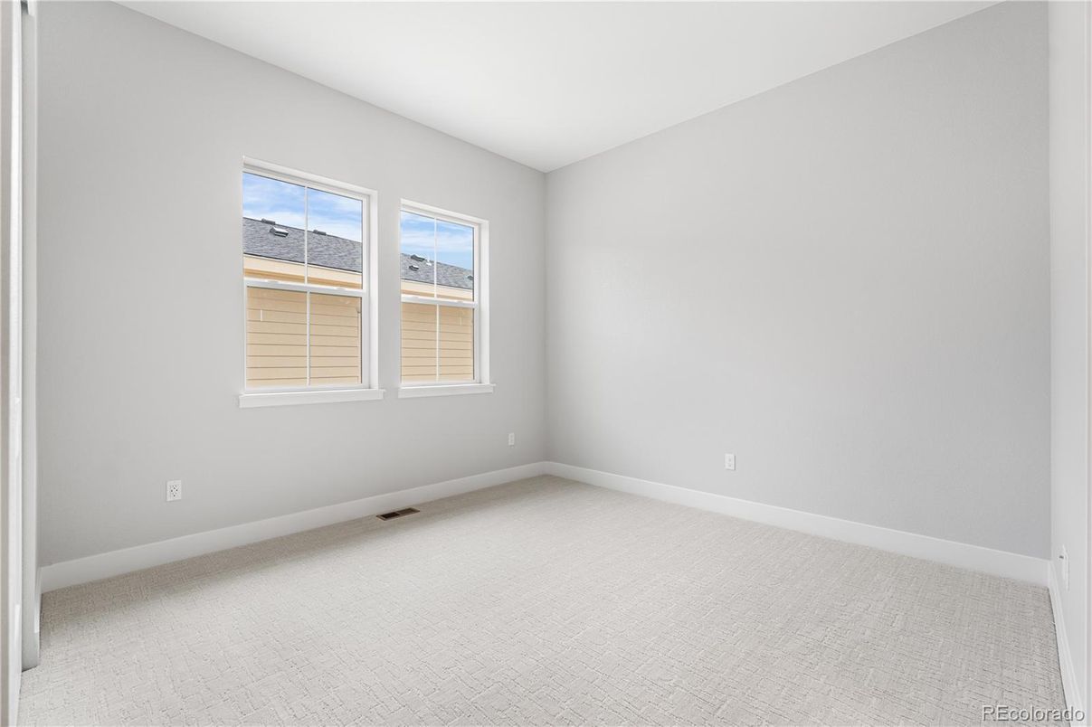 Empty room, Interior