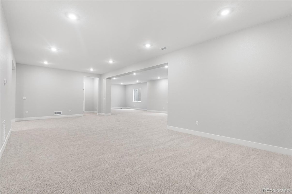 Empty room, Interior, Recessed Lighting