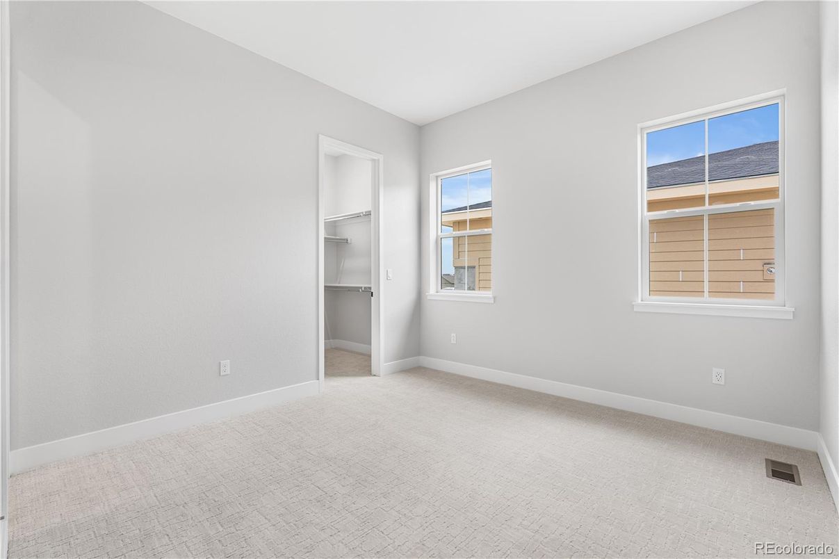 Empty room, Interior