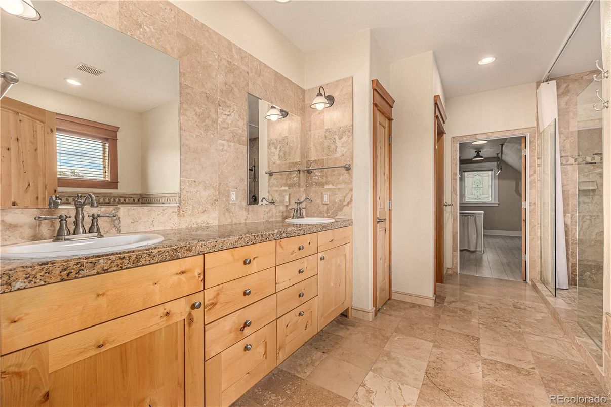 Bathroom, Dual Sink Vanities, Interior, Recessed Lighting