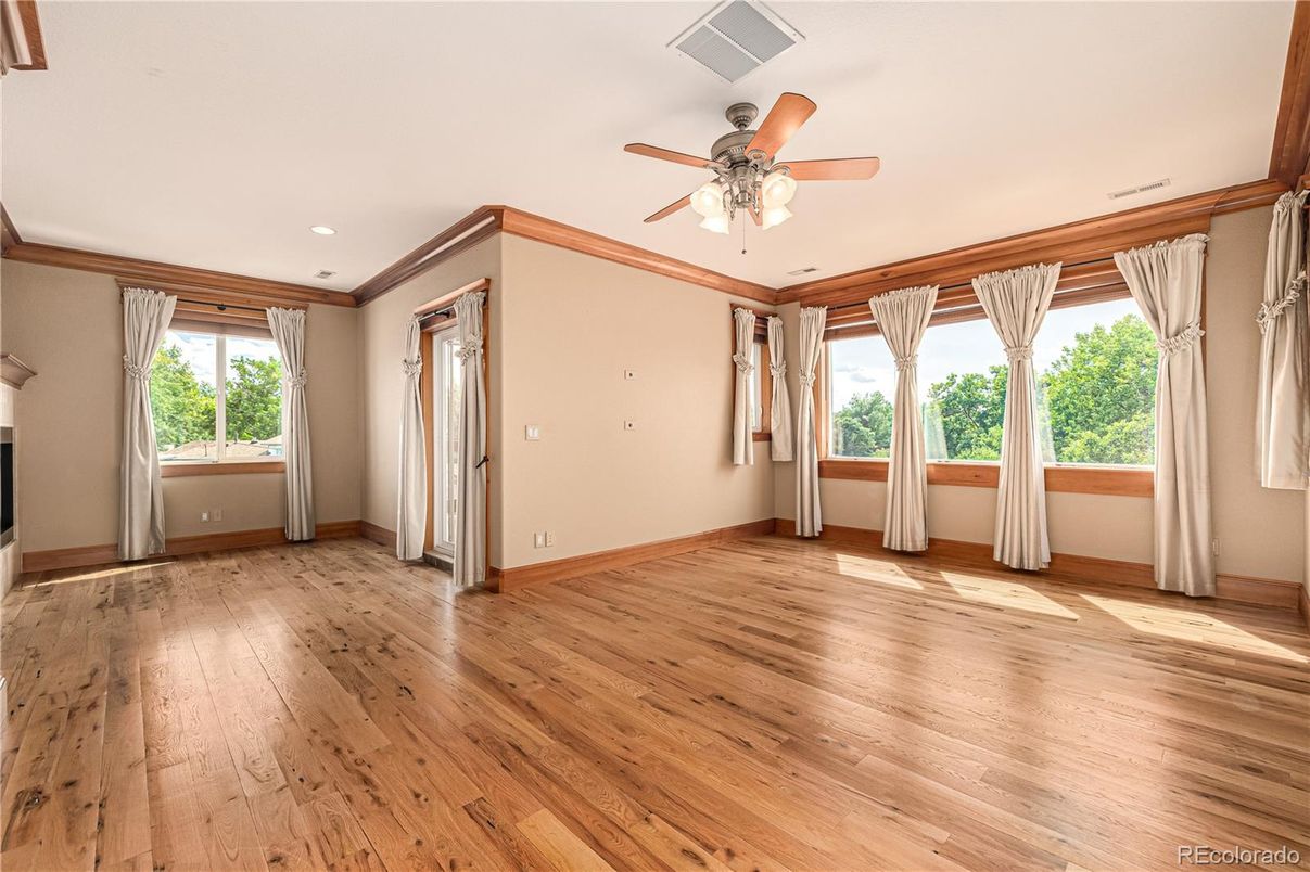 Empty room, Interior, Recessed Lighting, Wood Texture Flooring