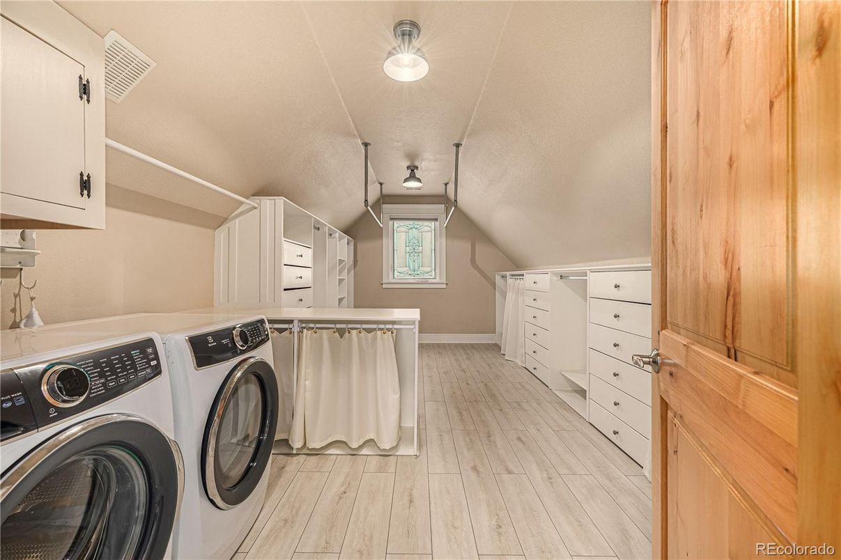 Interior, Washer, Wood Texture Flooring