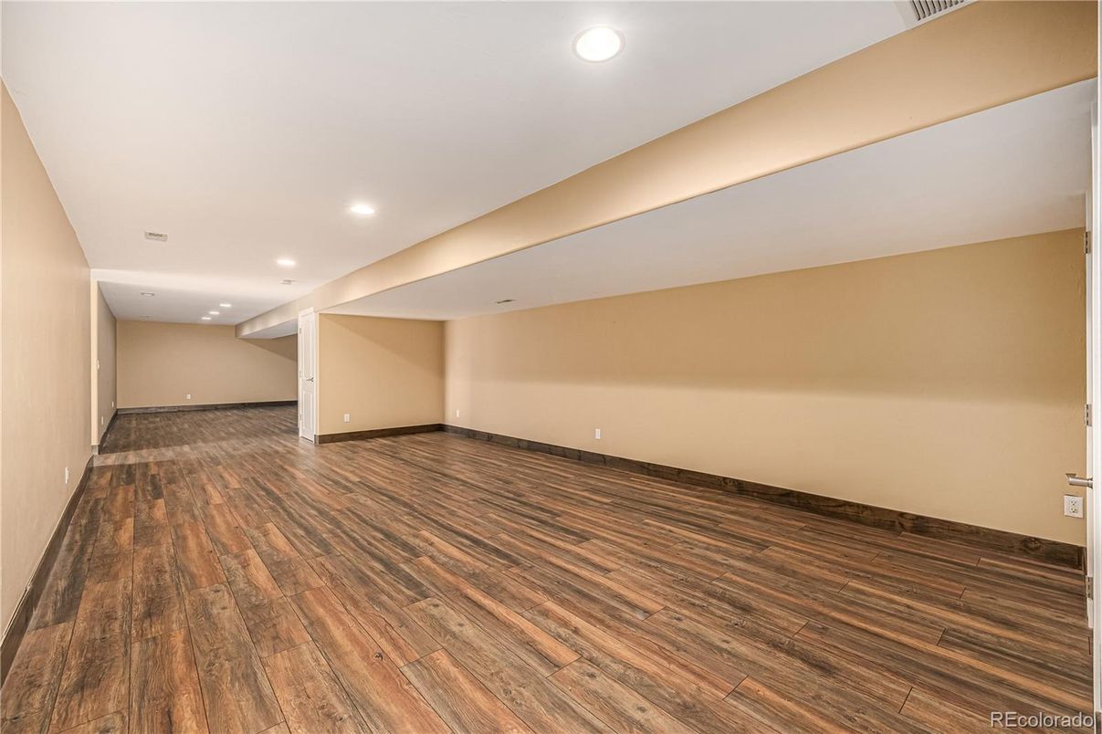 Empty room, Interior, Recessed Lighting, Wood Texture Flooring