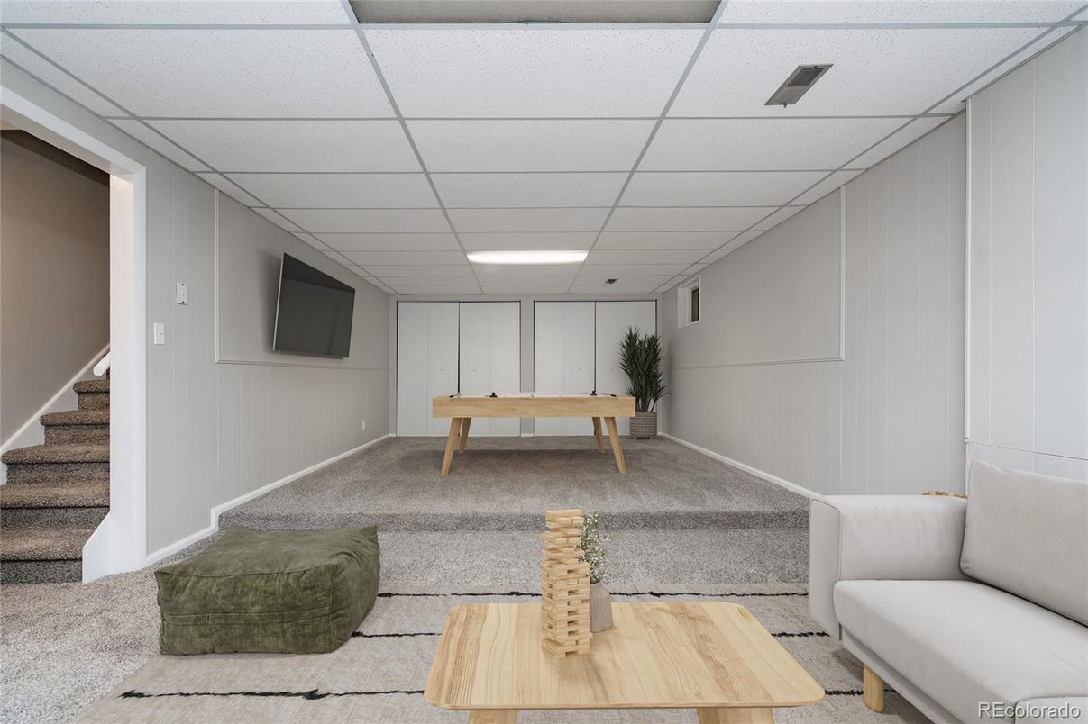 Game Room, Interior, Recessed Lighting