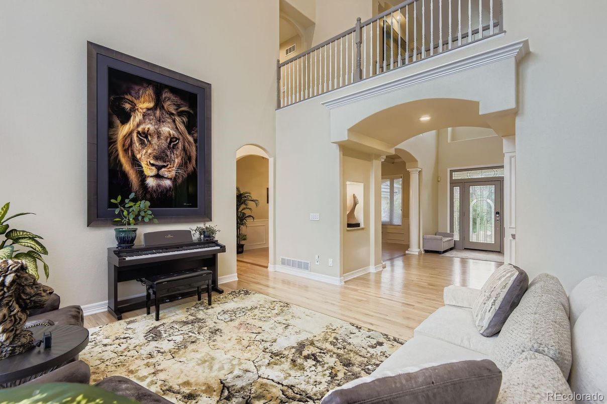 Interior, Piano, Recessed Lighting, Wood Texture Flooring