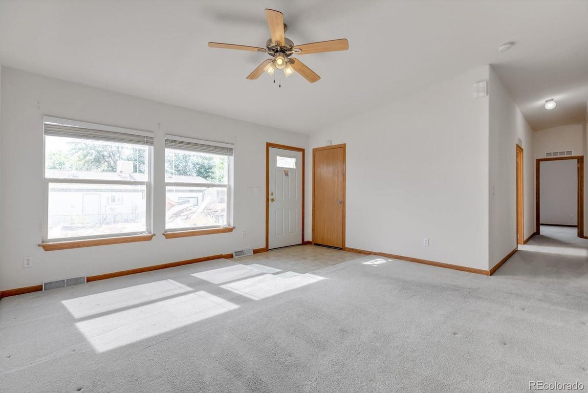 Empty room, Interior